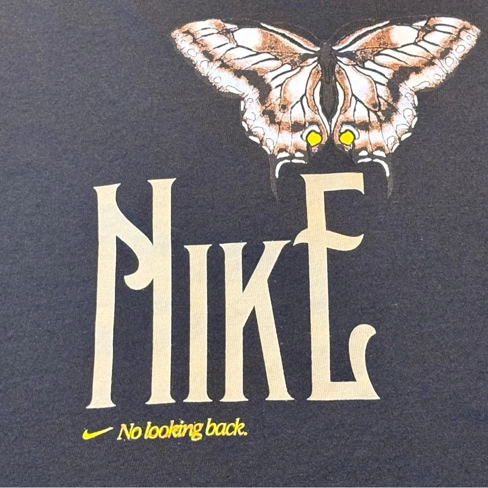 Nike Sportswear Swoosh Graphic logo tee